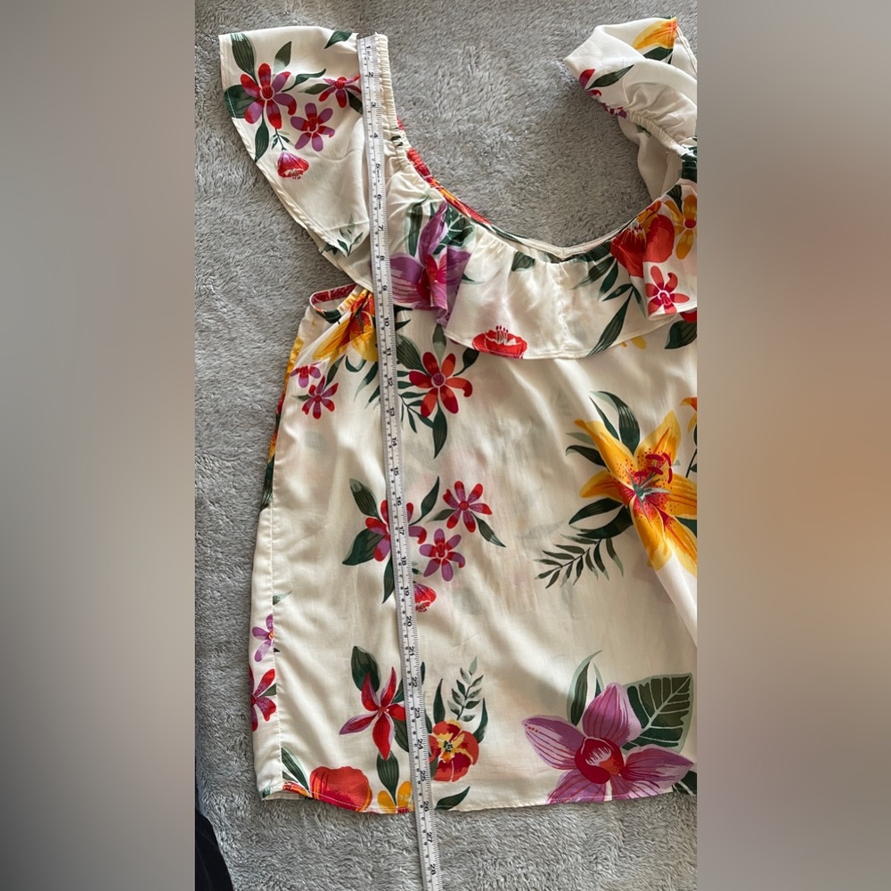 Old Navy Floral Ruffle Top - Large🌼🌺 - Picture 6 of 8